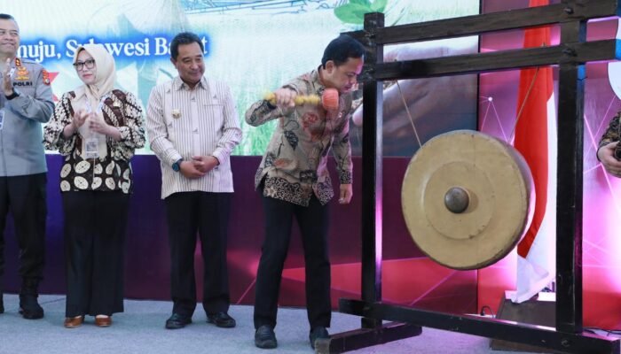 Wamendagri, Bima Arya Sugiarto Buka Secara Resmi Rakornas Kesbangpol 2025 di Sulbar
