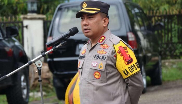 Patroli Perintis Presisi, Kapolres Hendriyana Imbau Masyarakat Fakfak Laporkan Jika Ada Gangguan Kamtibmas