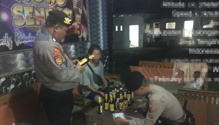 Puluhan Botol Miras Diamankan Polisi Saat Razia di Sejumlah Kafe di Pekalongan