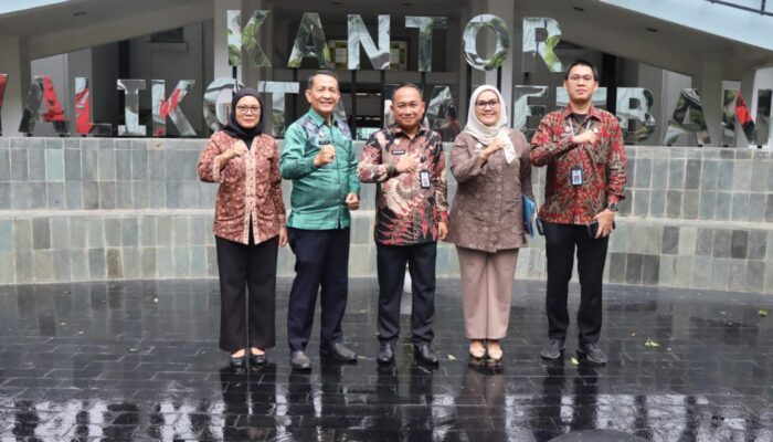 Sambangi Pemkot Palembang, Kemenkumham Sumsel Ajak Lurah dan Kades Ikuti Paralegal Justice Award 2025