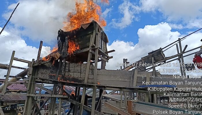 Polisi Bakar Lanting Jek PETI di Teluk Geruguk Kapuas Hulu