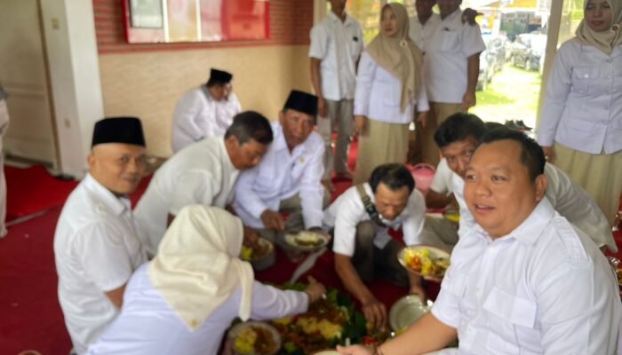 Rayakan HUT ke-17, DPC Partai Gerindra Tulungagung Gelar Tasyakuran dan Potong Tumpeng