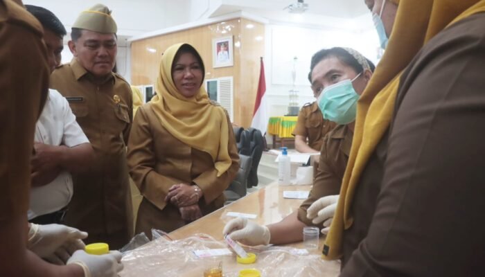 Ratusan Tenaga Honorer Pemkab Sergai Tes Urine