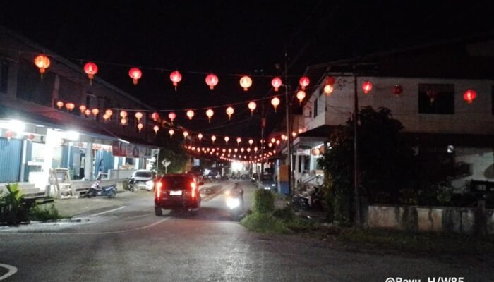 Gelap, Warga Pasar Merdeka Putussibau Minta Instansi Terkait Perhatikan Lampu Penerangan Jalan