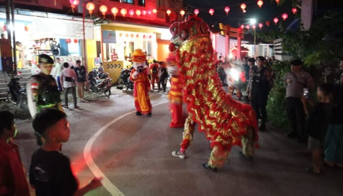 Polres Kapuas Hulu Sukses Jaga Keamanan Malam Puncak Cap Go Meh 2476 Kongzili di Putussibau