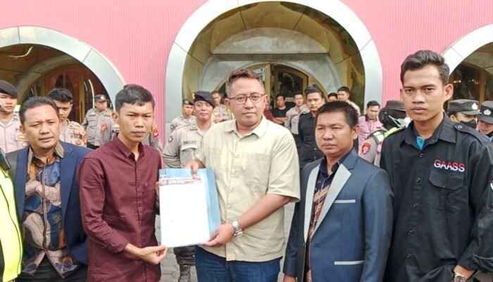 Diduga Produk Overcleam, Deviena Skincare Palembang Didemo Warga