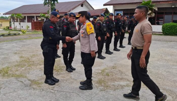 Wakapolres Lepas Personil Brimob BKO, Polres Fakfak Komitmen Jaga Stabilitas Keamanan Pasca Pilkada