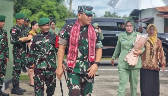 Pangdam XII/Tpr Kunjungi Satgas Pamtas RI-MLY Yonzipur 5/ABW di Perbatasan RI-Malaysia