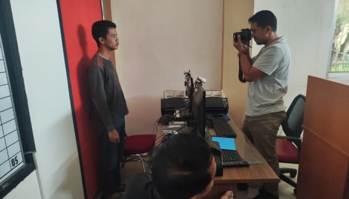 Imigrasi Putussibau Serahkan WNA Asal Malaysia di Rumah Detensi Imigrasi Pontianak