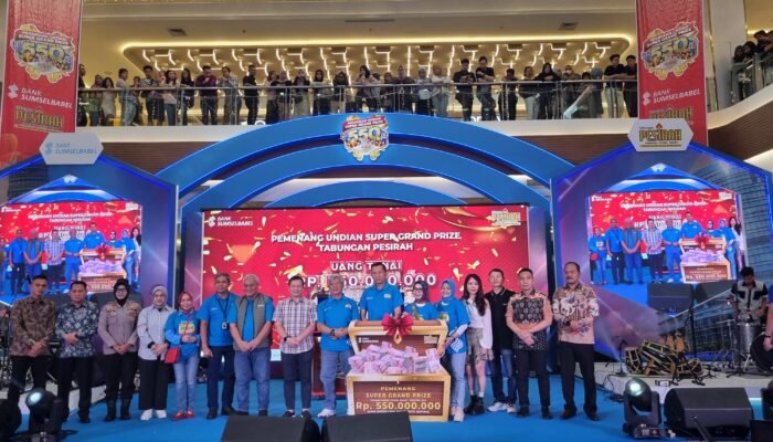 Nasabah Cabang Lemabang Raih Undian Super Grand Prize Rp550 Juta dari Tabungan Pesirah BSB