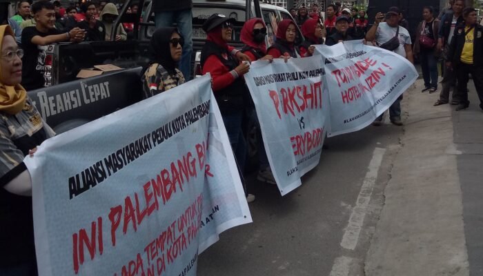 Aliansi Masyarakat Peduli Kota Palembang Geruduk Hotel Parkside’s
