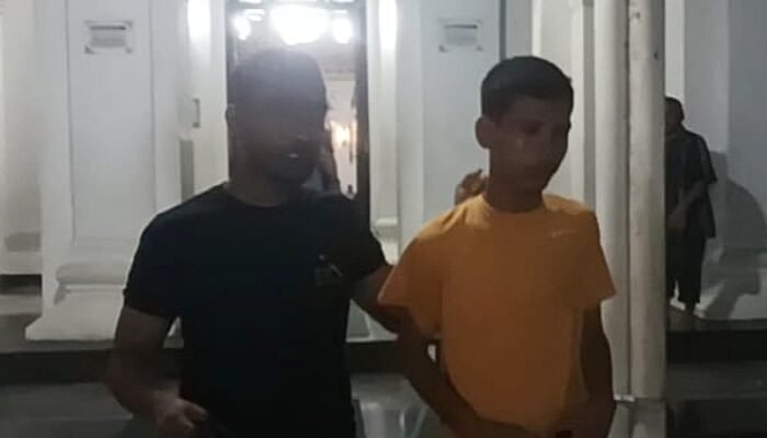 Kepergok Curi Tas Jemaah Masjid Agung, Andre Diamankan Polisi