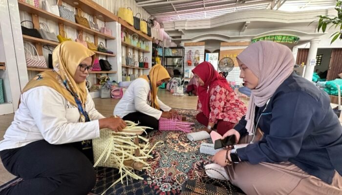 Tingkatkan Kompetensi UMK Binaan, Bukit Asam (PTBA) Ajak SIBA Rajut Belajar ke Pati