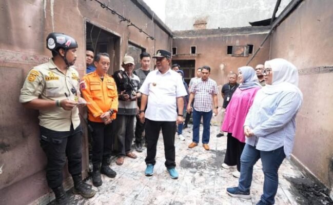 Pj Bahtiar Salurkan Bantuan untuk Korban Kebakaran di BTN Maspul