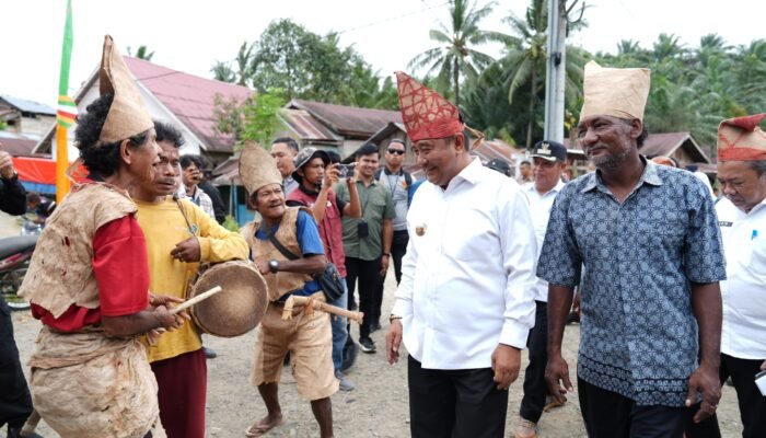 Tarian Me’aju Sambut Kedatangan Pj Bahtiar di Kawasan Suku Bunggu, Kawasan Terpencil di Batas Provinsi