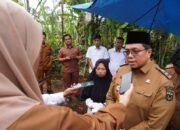 Wakil Bupati Tanah Datar Takziah ke Rumah Cinta Novita Sari Korban Pembunuhan