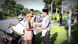 Bagi Takjil Satuan Intelkam Polres Prabumulih, Dapat Sambutan Hangat dari Masyarakat