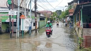 Palembang Dilanda Hujan Deras, Anak Sungai Musi Meluap