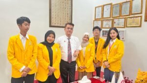 Mahasiswa Unsri Kunjungi Kantor Hukum Joni YAP SH MH CMed