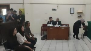 Hakim : Tidak Semua Urusan Anak Anda Harus Ikut Campur, Dia Bukan Anak Kecil Statusnya Mahasiswa