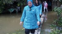 Terobos Banjir, Ketua TP PKK Palembang Beri Bantuan untuk Warga Sakit
