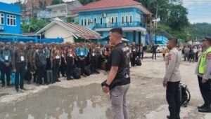 Polres Fakfak Berangkatkan 320 Casis ke Manokwari