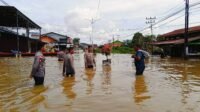 Jalan Menuju Ibukota Kapuas Hulu Lumpuh, di Putussibau Selatan Banjir Ketinggian 60 cm