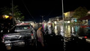 Banjir Belum Surut, Polsek Putussibau Selatan Gelar Patroli Malam dan Pantau Kondisi Kamtibmas