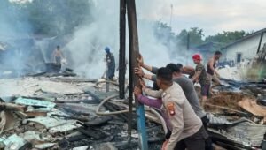 Kebakaran Rumah Betang di Kekurak Kapuas Hulu, 26 Kepala Keluarga Kehilangan Tempat Tinggal