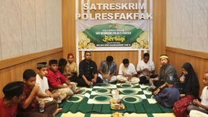 Polres Fakfak Berikan Bansos Kepada Anak Kurang Mampu dan Buka Puasa Bersama