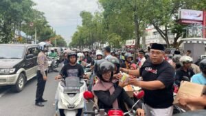 Komunitas Honda Jazz Bagikan 1.000 Takjil di Depan Kantor Bupati Tulungagung