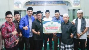 TSR Kabupaten Solok Kunjungi Masjid Jami’ Taqwa Kinari, Bupati Sampaikan Bantuan Rp 25 Juta