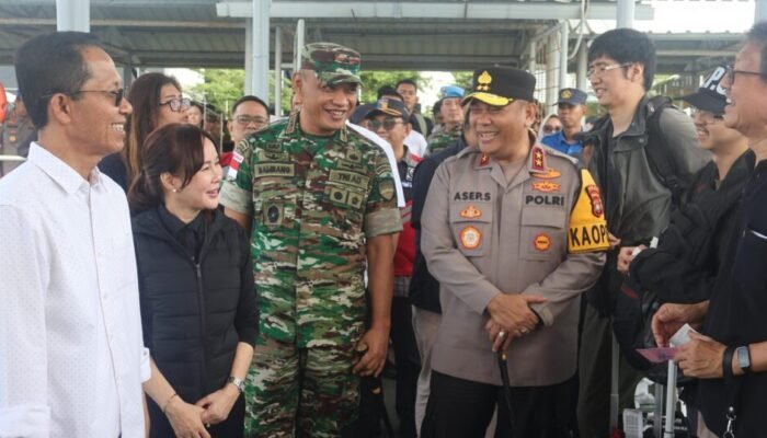 Kapolda Kepulauan Riau dan Danrem 033/WP Tinjau Arus Mudik Lebaran 2025