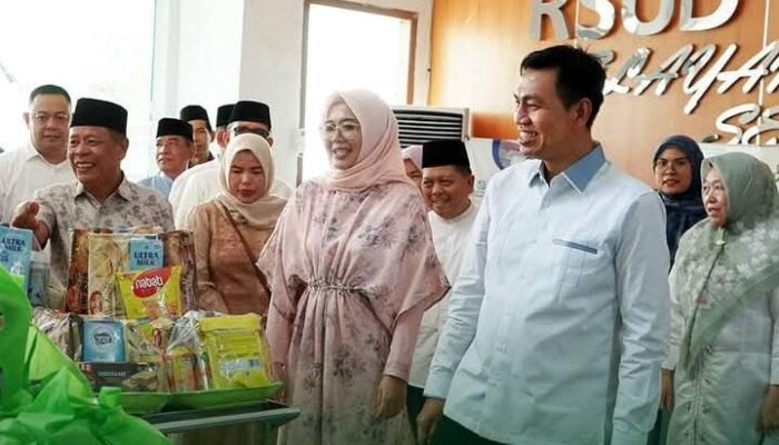 Bupati Batanghari Sambangi Pasien RSUD Hamba, Rayakan Idul Fitri Bersama Mereka