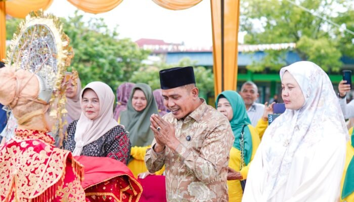 Bupati Solok Hadiri Reuni “Taragak Basuo” Alumni SMPN 1 Bukit Sundi