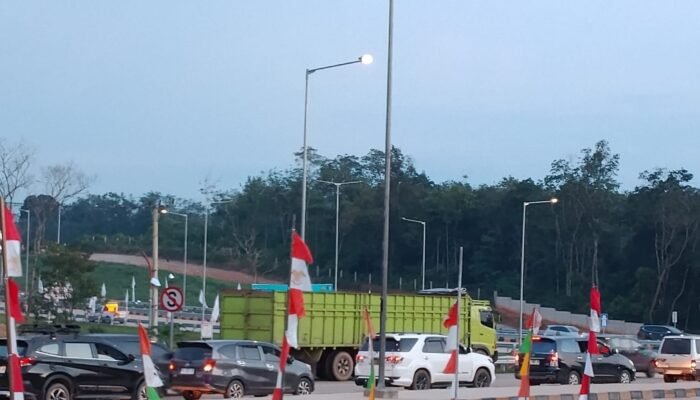 Tol Muaro Sebapo Jambi Mulai Dipadati Kendaraan Arus Balik Lebaran 2025