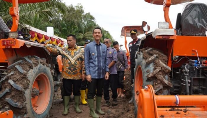 Gas Target Swasembada Pangan Prabowo, Bupati OKI Salurkan Ratusan Alsintan