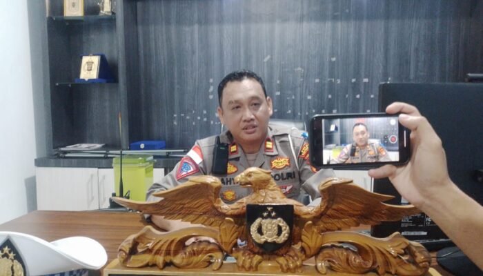 Rawan Laka Lantas, Kasat Lantas Polres Kapuas Hulu Imbau Masyarakat Tidak Santai di Daerah Pile Slab Kalis