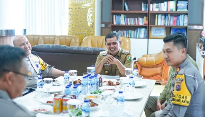 Bupati Sambut Kunjungan Kapolres Solok Arosuka yang Baru