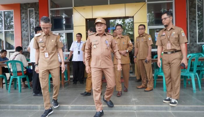 Wakil Bupati dan Sekda Kapuas Hulu Lakukan Sidak ke Sejumlah OPD di Kabupaten Kapuas Hulu
