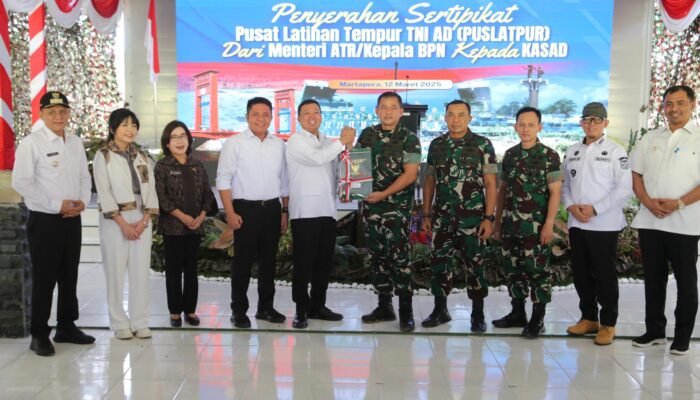 Gubernur Herman Deru Dampingi Menteri ATR/BPN Serahkan Sertifikat Puslatpur