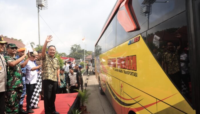 25 Bus Mudik Gratis Mengangkut 880 Penumpang Tujuan Dalam dan Luar Provinsi Dilepas Keberangkatannya Oleh Wagub Sumsel Cik Ujang