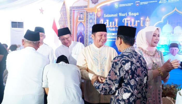 Ribuan Masyarakat OKU Timur Antusias Silaturahmi Halal Bihalal Bersama Gubernur Herman Deru