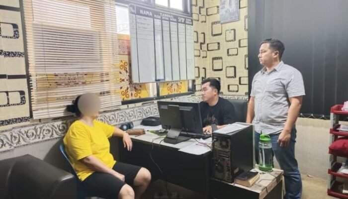 Ibu-ibu di Kota Batam Tikam Ketua RT: Pelaku Berhasil Diamankan Oleh Polisi