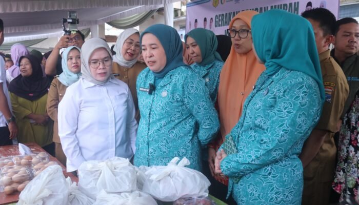 Harga Bersahabat, Pasar Murah di Karanganyar Ramai Diserbu Warga