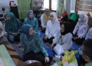 TP PKK Palembang Peduli Kader Posyandu, Beri Bantuan Kursi Roda untuk Cek Wati