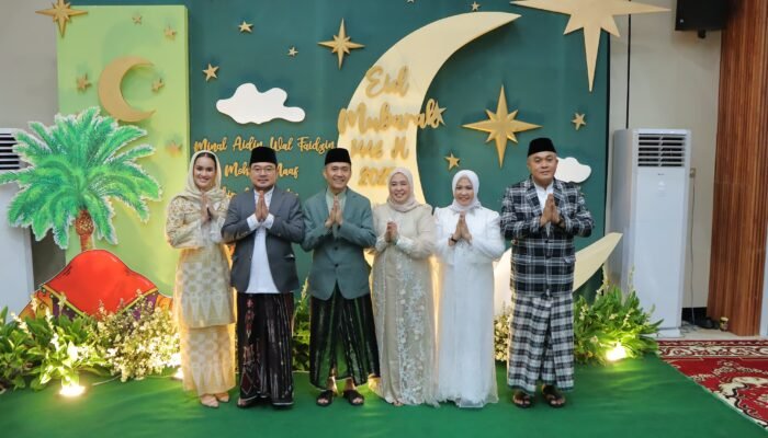 Sholat Ied Perdana Usai Pelantikan, Ratu Dewa Minta Do’a dan Dukungan Masyarakat Palembang