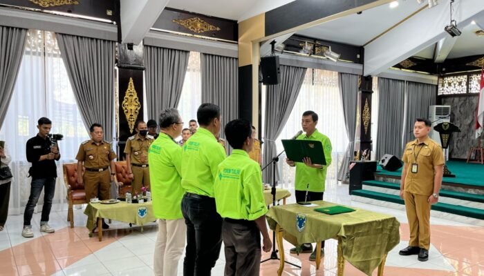 Bupati Fadhil Mengukuhkan Forum Tanggung jawab Sosial dan Lingkungan Badan Usaha 2025-2030