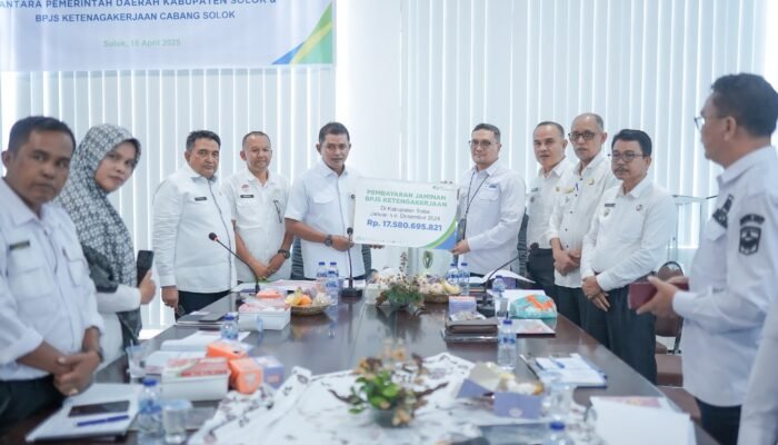 Bupati Solok Hadiri Kick Off Meeting Pembahasan Universal Coverage Jamsostek Bersama BPJS Ketenagakerjaan Cabang Solok