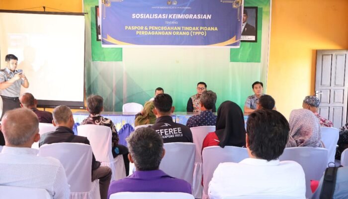 Imigrasi Putussibau Sosialisasi Paspor dan Pencegahan TPPO di Pengkadan Kapuas Hulu